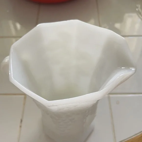 Beautiful milk glass pitcher - Picture 2 of 4